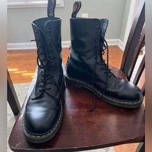 Dr. Martens style 1490